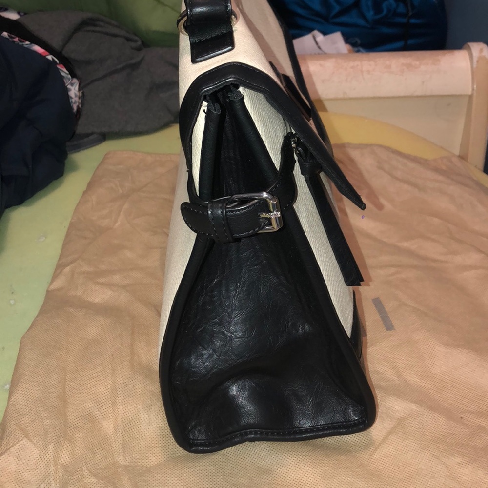 HandBag - Picture 2 of 5